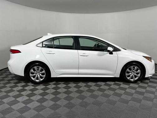 Ice Cap 2025 Toyota Corolla LE