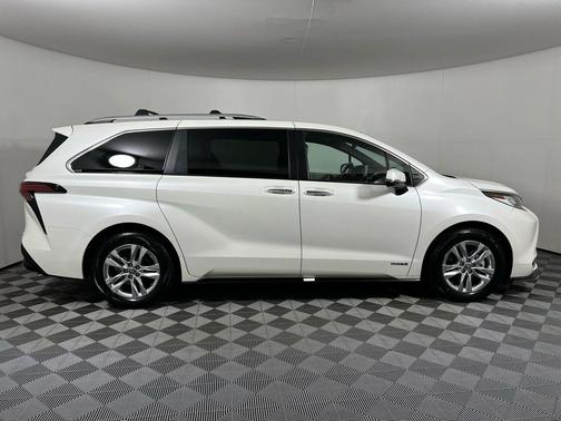 2021 Toyota Sienna Limited 7-Passenger