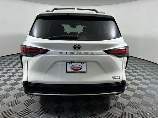2021 Toyota Sienna Limited 7-Passenger
