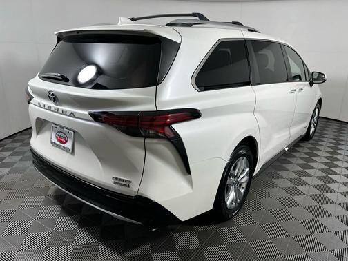 2021 Toyota Sienna Limited 7-Passenger