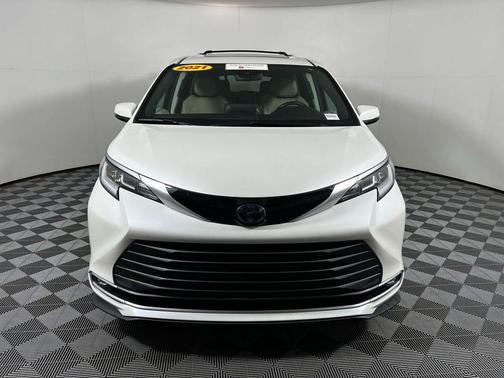 2021 Toyota Sienna Limited 7-Passenger