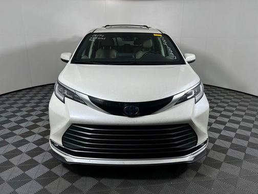 2021 Toyota Sienna Limited 7-Passenger