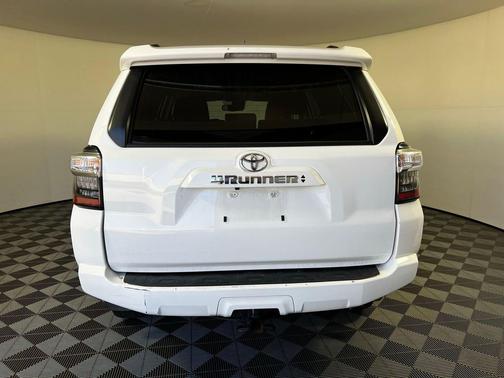 Ice Cap 2024 Toyota 4Runner SR5