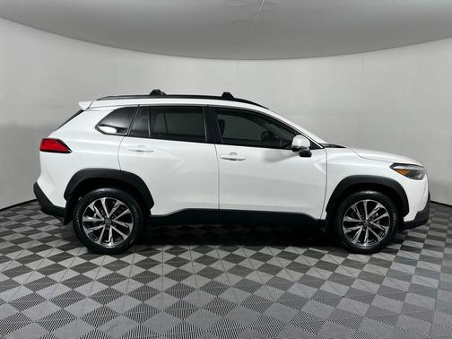2022 Toyota Corolla Cross XLE