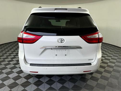 2017 Toyota Sienna Limited Premium