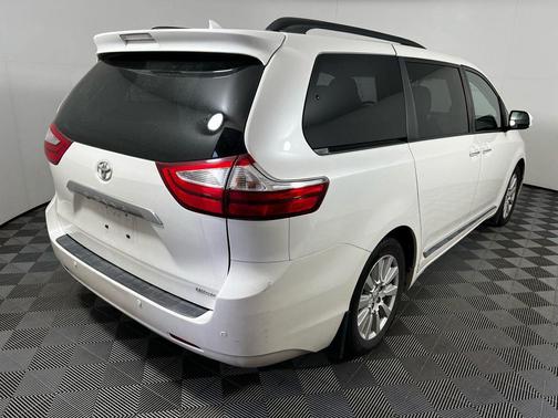 2017 Toyota Sienna Limited Premium