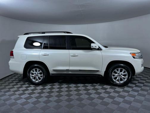 Blizzard Pearl 2018 Toyota Land Cruiser Base