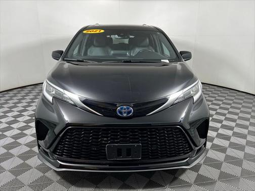 2021 Toyota Sienna XSE 7 Passenger
