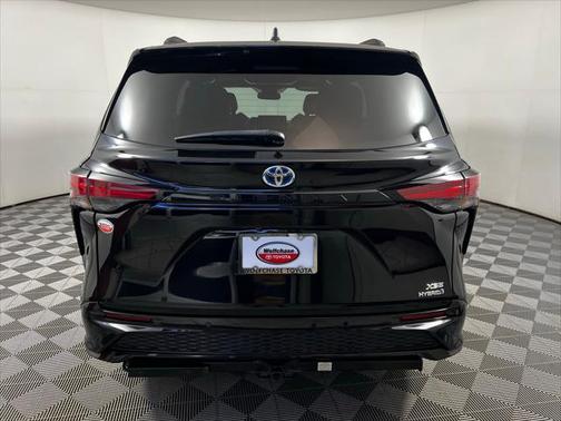 2021 Toyota Sienna XSE 7 Passenger
