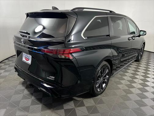 2021 Toyota Sienna XSE 7 Passenger