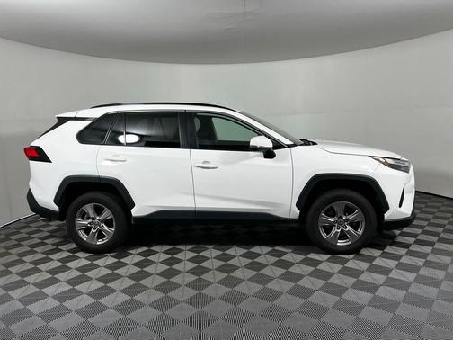 Ice Cap 2024 Toyota RAV4 XLE