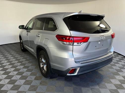 Celestial Silver Metallic 2018 Toyota Highlander Limited Platinum