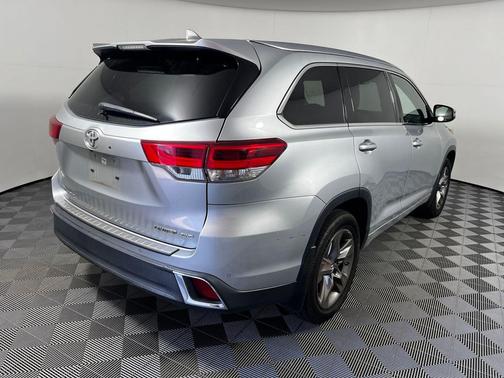 Celestial Silver Metallic 2018 Toyota Highlander Limited Platinum