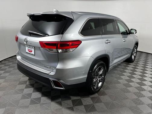 Celestial Silver Metallic 2018 Toyota Highlander Limited Platinum