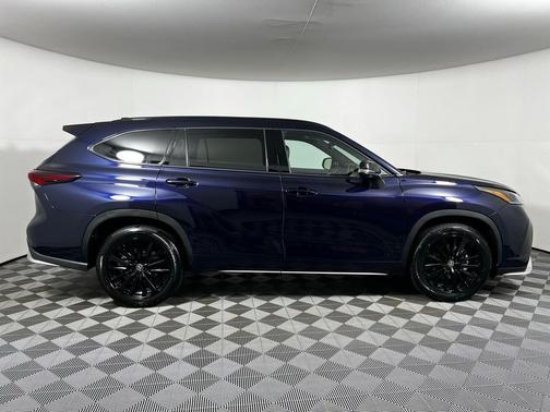 2025 Toyota Highlander XSE