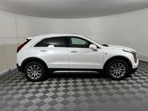 Crystal White Tricoat 2020 Cadillac XT4 Premium Luxury
