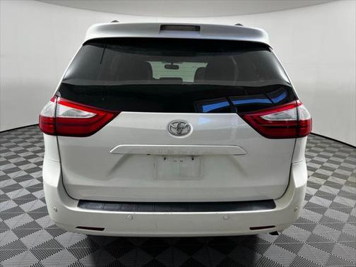 2016 Toyota Sienna XLE