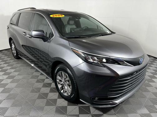 2025 Toyota Sienna XLE