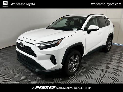 Ice Cap 2024 Toyota RAV4 XLE
