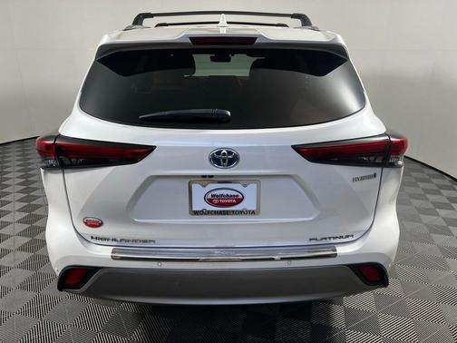 2021 Toyota Highlander Hybrid Platinum