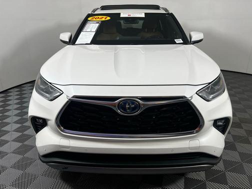2021 Toyota Highlander Hybrid Platinum