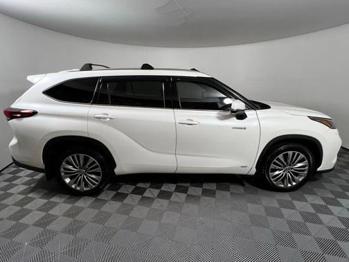 2021 Toyota Highlander Hybrid Platinum
