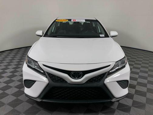 Photo 2 of 43 of 2020 Toyota Camry SE