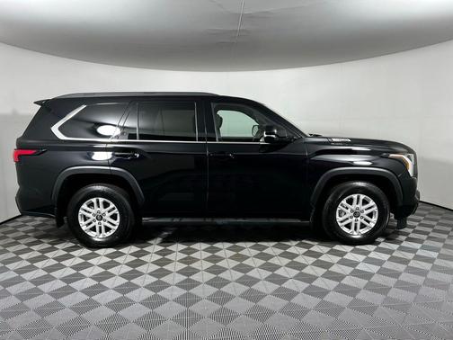 2025 Toyota Sequoia SR5