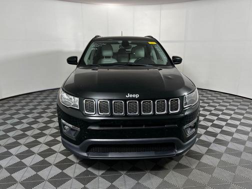 Diamond Black Crystal Pearlcoat 2018 Jeep Compass Latitude
