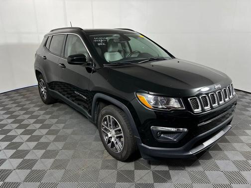 Diamond Black Crystal Pearlcoat 2018 Jeep Compass Latitude