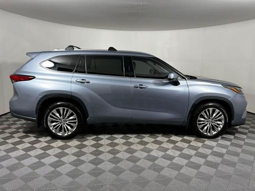 2023 Toyota Highlander Platinum