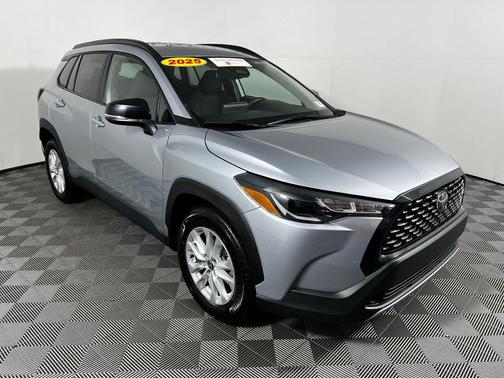 2025 Toyota Corolla Cross LE