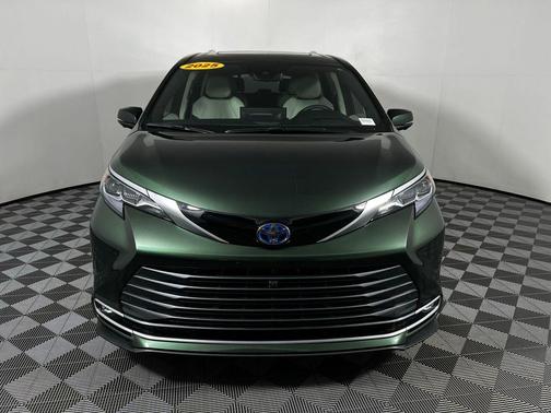 2025 Toyota Sienna Platinum