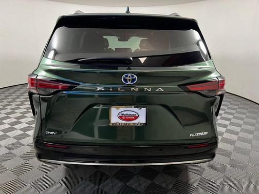 2025 Toyota Sienna Platinum