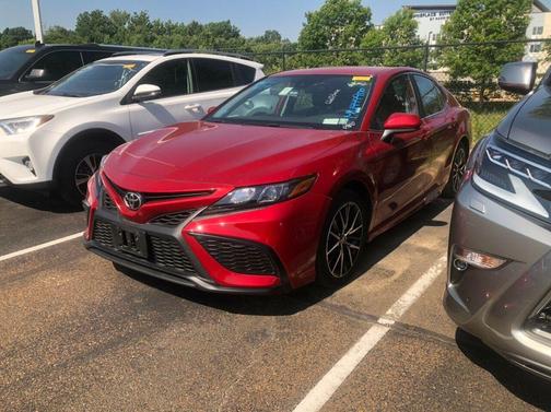 Photo 2 of 21 of 2021 Toyota Camry SE