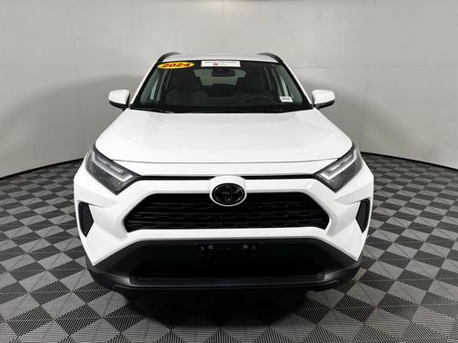 Ice Cap 2024 Toyota RAV4 XLE