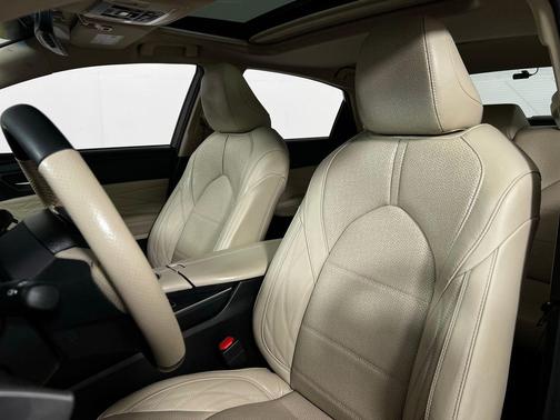 2019 Toyota Avalon Hybrid Limited