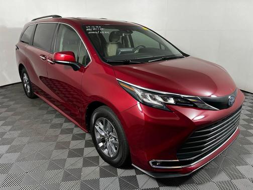 2022 Toyota Sienna XLE