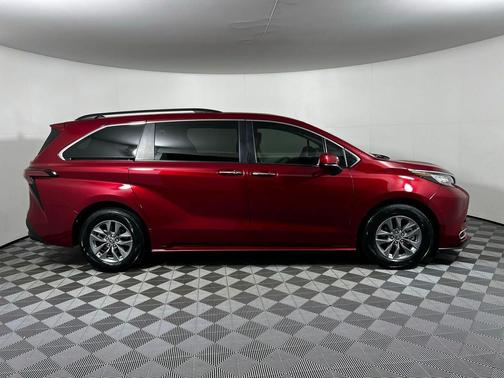 2022 Toyota Sienna XLE