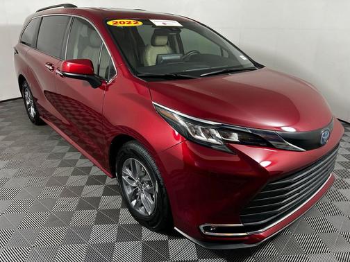 2022 Toyota Sienna XLE