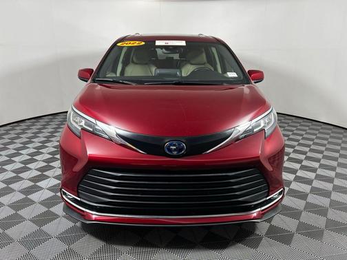 2022 Toyota Sienna XLE