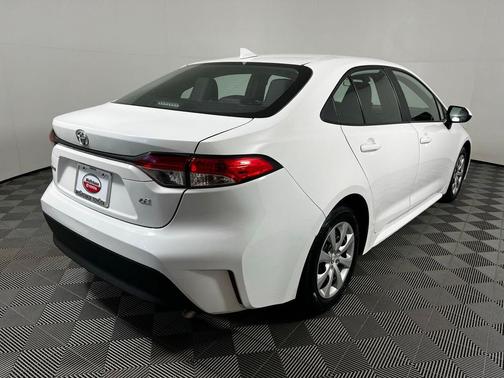 Ice Cap 2024 Toyota Corolla LE