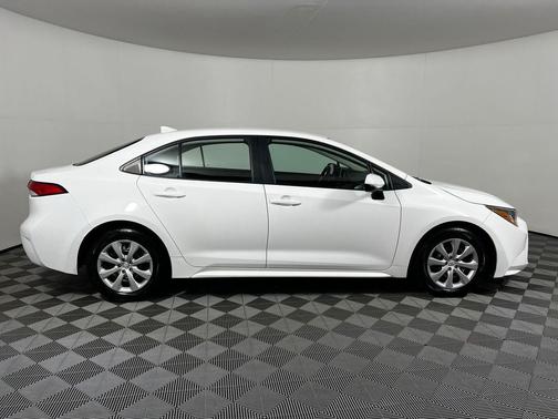 Ice Cap 2024 Toyota Corolla LE