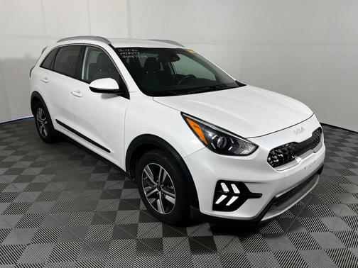 Snow White Pearl 2022 Kia Niro LXS