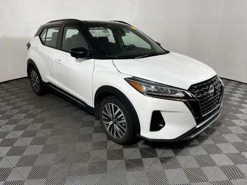 2023 Nissan Kicks SR