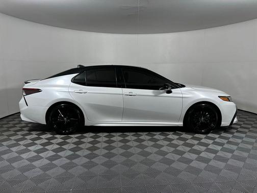 Wind Chill Pearl/Midnight Black Metallic 2024 Toyota Camry XSE