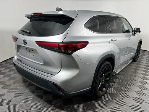 2022 Toyota Highlander L