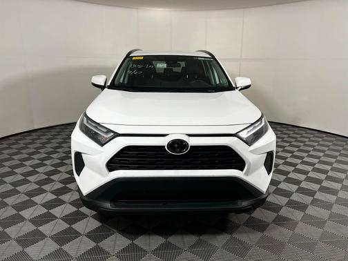 Ice Cap 2025 Toyota RAV4 Hybrid XLE