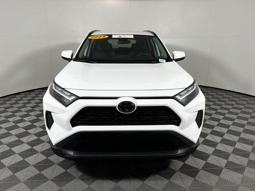 Ice Cap 2025 Toyota RAV4 Hybrid XLE