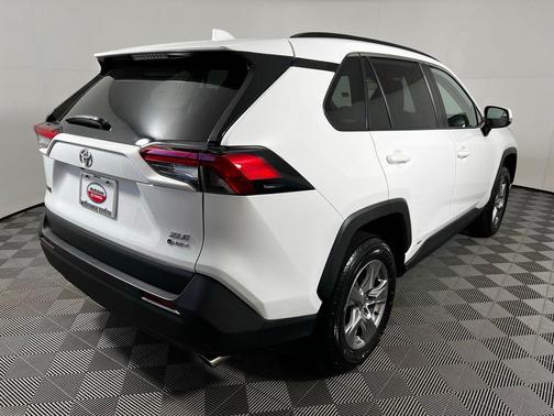 Ice Cap 2025 Toyota RAV4 Hybrid XLE